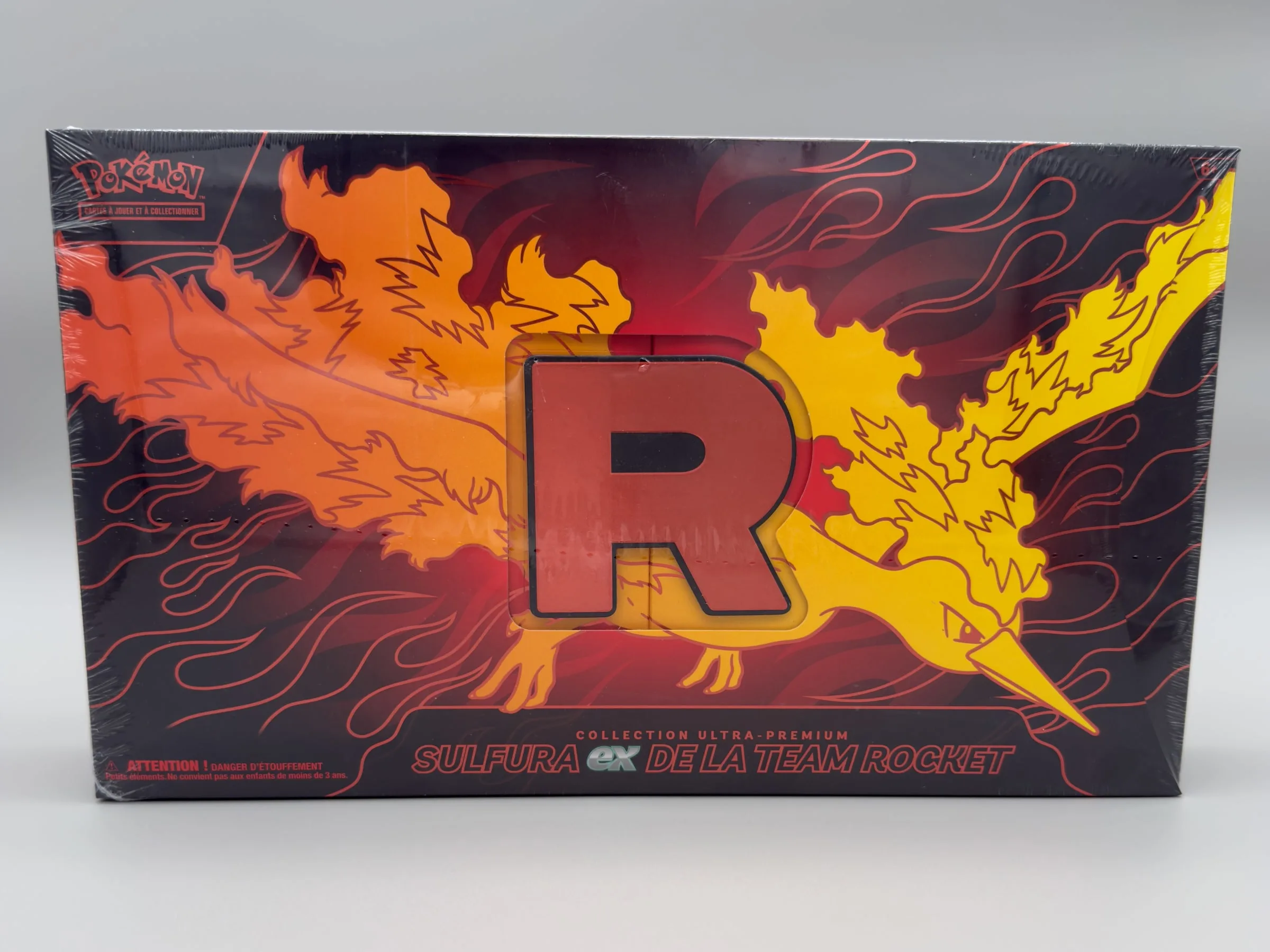 Collection Ultra-Premium Pokémon – Sulfura-ex de la Team Rocket