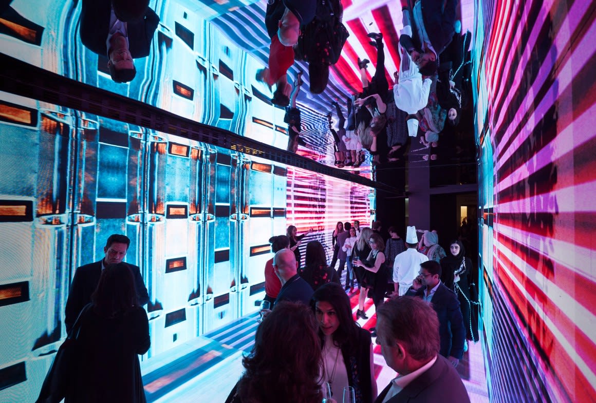 meeras_artfair_ar_tunnel1