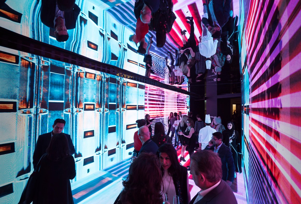 meeras_artfair_ar_tunnel1
