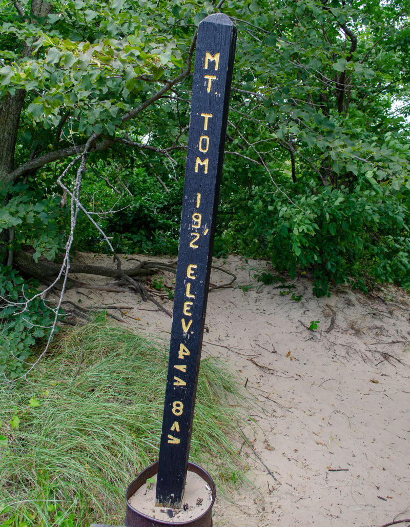summit marker for mt tom