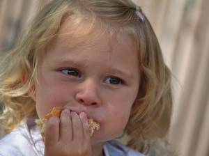 hungriges kleines Kind