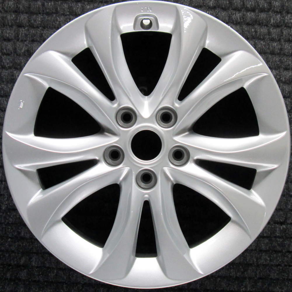 Hyundai Genesis 2012-2014 17″ OEM Wheel Non TPMS