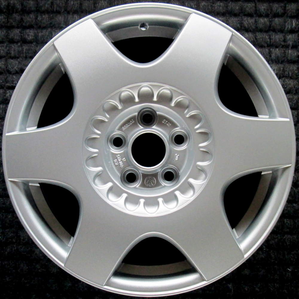Volkswagen Beetle 1998-2005 16″ OEM Wheel