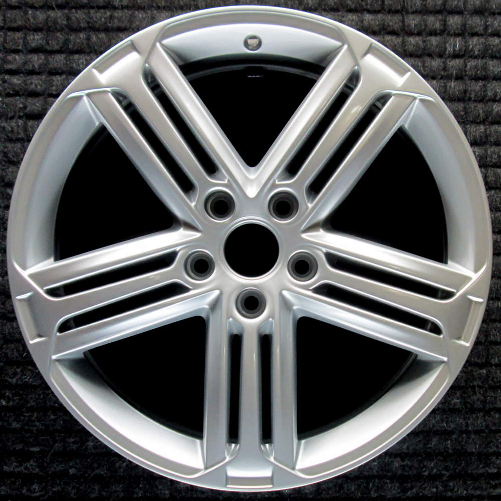 Volkswagen CC 2013-2017 18″ OEM Wheel All Silver
