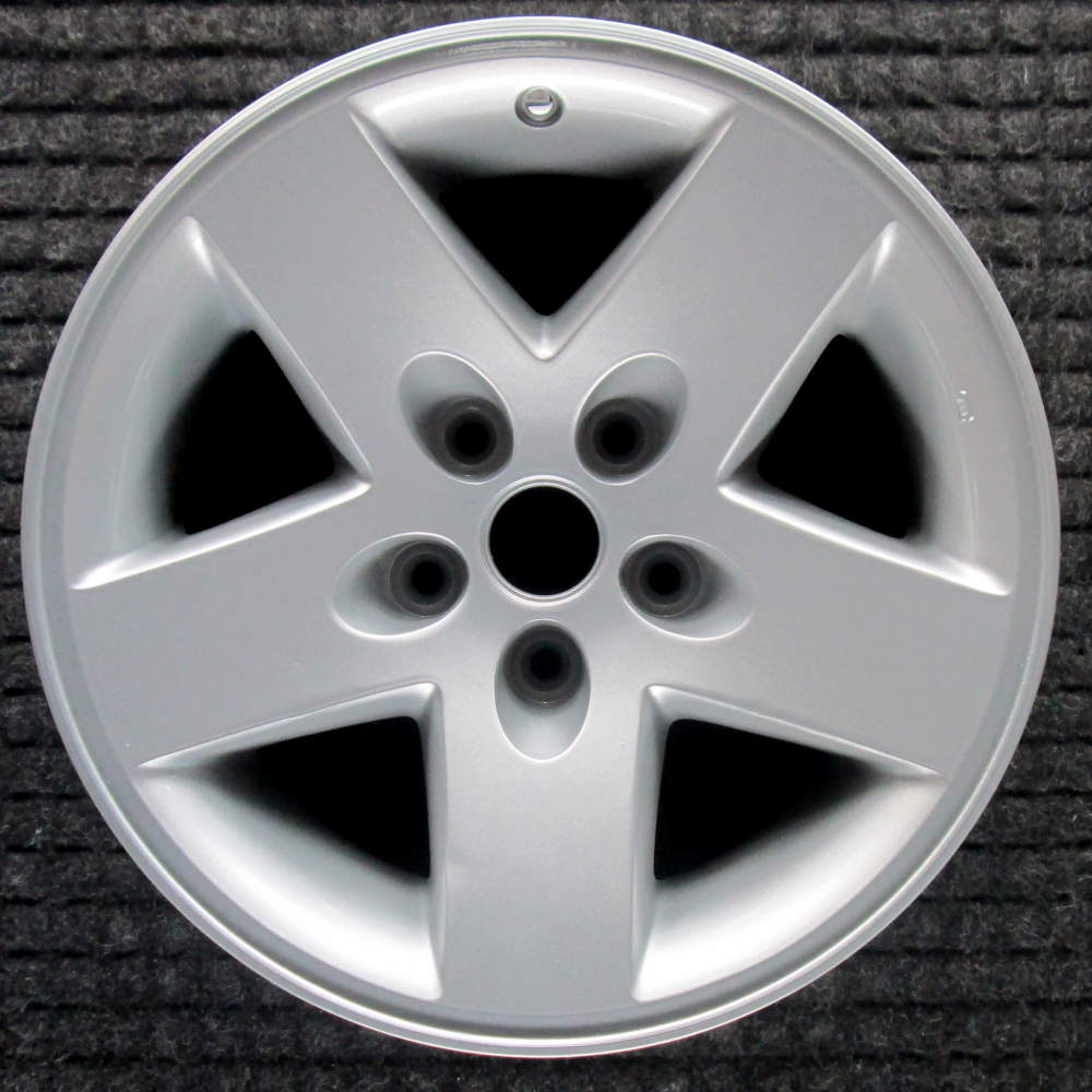Jeep Wrangler 2003-2006 16″ OEM Wheel All Silver