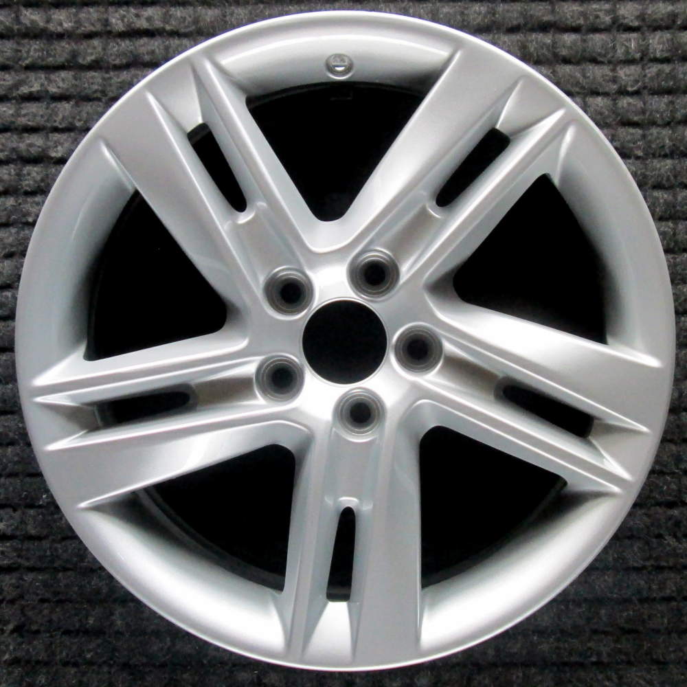 Volvo S60 2015 17″ OEM Wheel