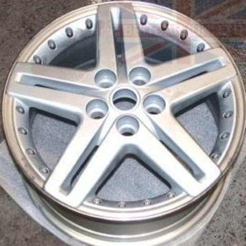 Land Rover Land Rover 2003-2004 18″ OEM Wheel