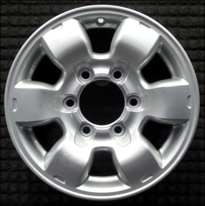 Nissan Frontier 1998-2000 15" OEM Wheel All Silver