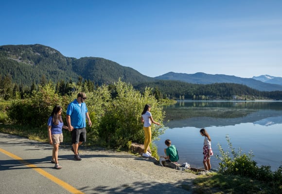 Family Fun at Green Lake (photo: Tourism Whistler/Justa Jeskova)