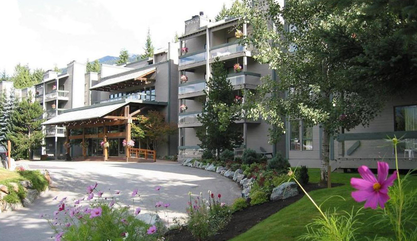 Tantalus Resort Lodge