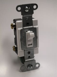 leviton 18201-cw image 1