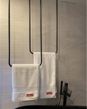 WILSON-S-BLK Image 1