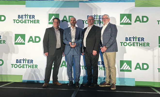 Bartle & Gibson team receiving the Best Marketing Planning & Execution Award at the 2024 Affiliated Distributors North American Meetings in Chicago.