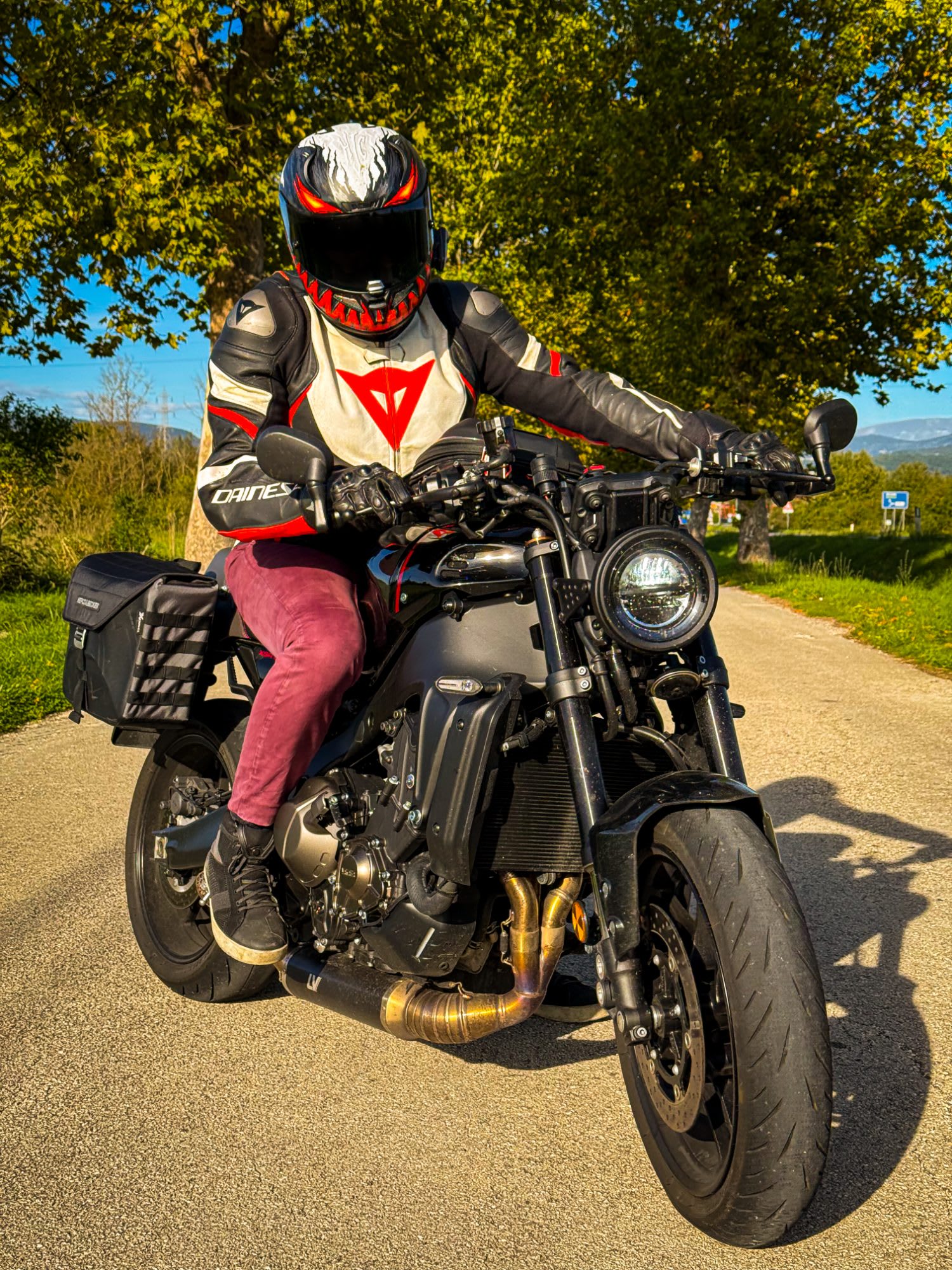 La mia Yamaha XSR 900 2024 con le valigie Xtravel della Hepco e Becker con attacchi C-Bow.