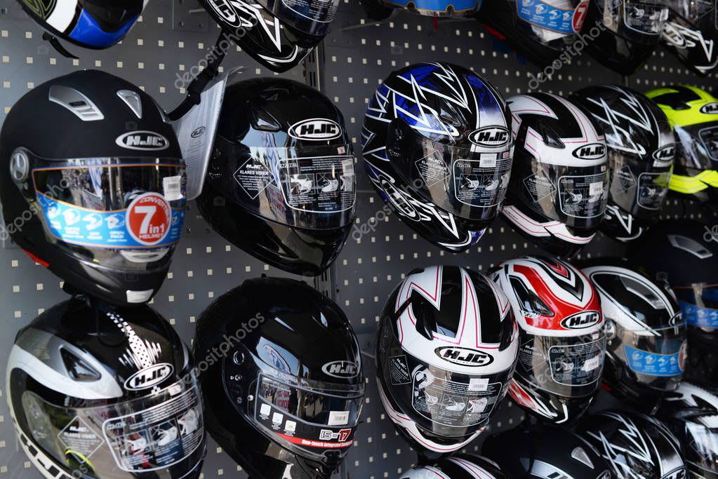 Come scegliere il casco giusto per i lunghi viaggi