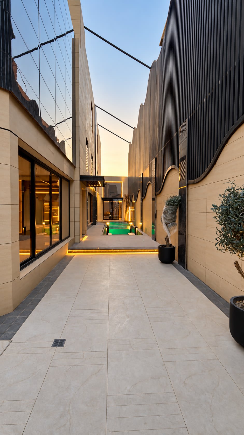 Modern Floor for sale in Al AMWAJ