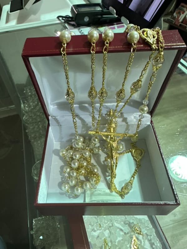 Rosario de Perlas Doradas - Estuche de Regalo