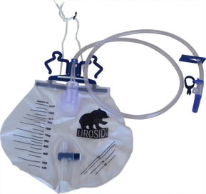 Geschlossenes Urindrainagesystem mit extra großer Tropfkammer mit integrierter Rückflusssperre. Urinprobeentnahmestelle am Universalstufenkonnektor und zusätzlicher Kordel und Einhängeöse. Ausgestattet mit einem Kreuzventil für einfachen Einhandablass.