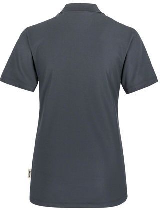 Kurzarm Polo-Shirt für Pflegepersonal mit 4-Loch-Knopfleiste. Temperaturregulierend durch schnellen Transport der Feuchtigkeit an die Textilaußenseite, wo sie sofort verdunsten kann; atmungsaktiv, pflegeleicht und schnelltrocknend. Das Polo-Shirt ist bis 30°C waschbar. Bild 2