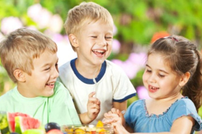 6 Cara Meningkatkan Mood Anak yang Banyak di Rumah