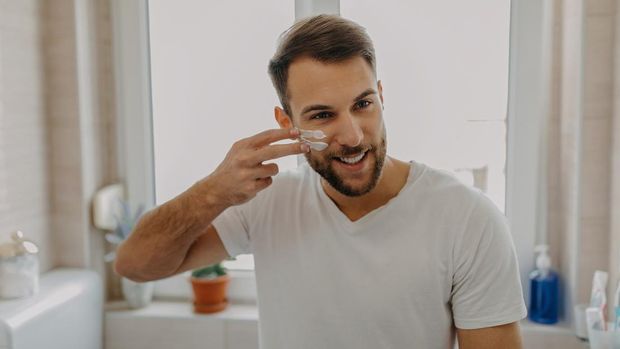 5 Alasan Mengapa Skincare Perempuan dan Laki-laki Berbeda?
