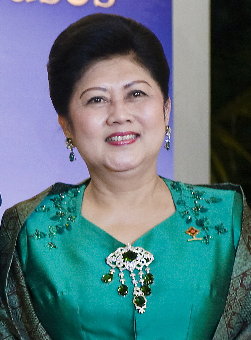 6 Gaya Busana Istri-istri Presiden Indonesia