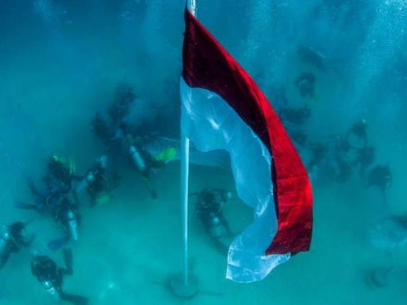 4 Pengibaran Bendera Merah Putih yang Unik
