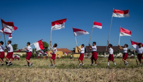8 Cara Mengenalkan Anak Cinta Tanah Air