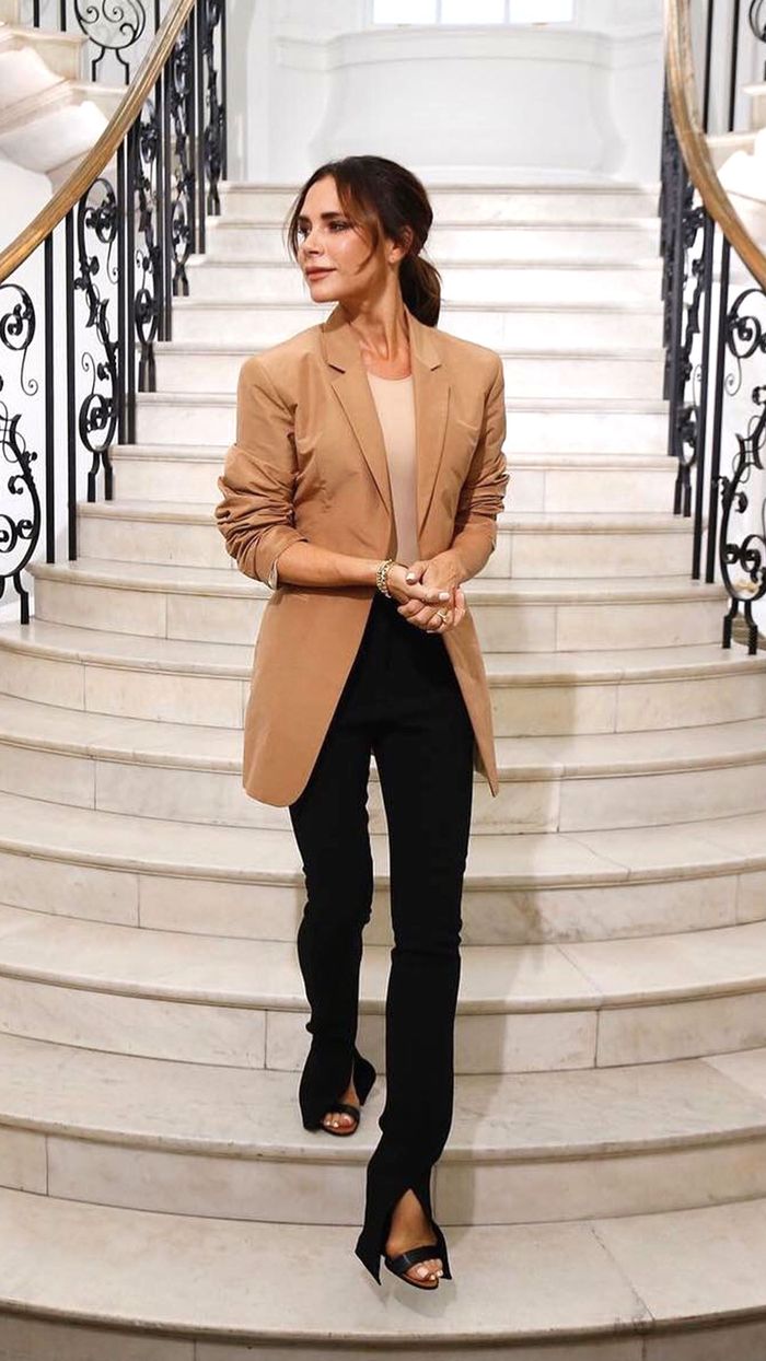 Mengenal Stiletto Heels dan 3 Ide Padu Padan Victoria Beckham