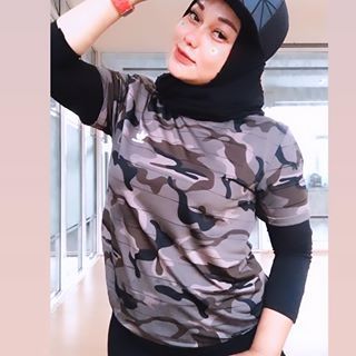 5 Item Fashion Army Agar Terlihat Menarik
