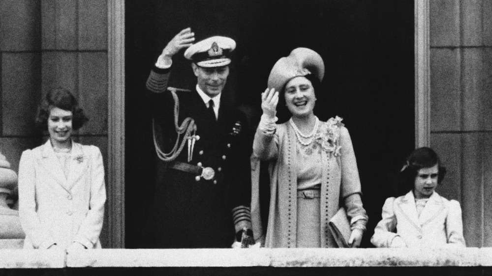 Gaya Busana Ratu Elizabeth II Selama Beberapa Dekade