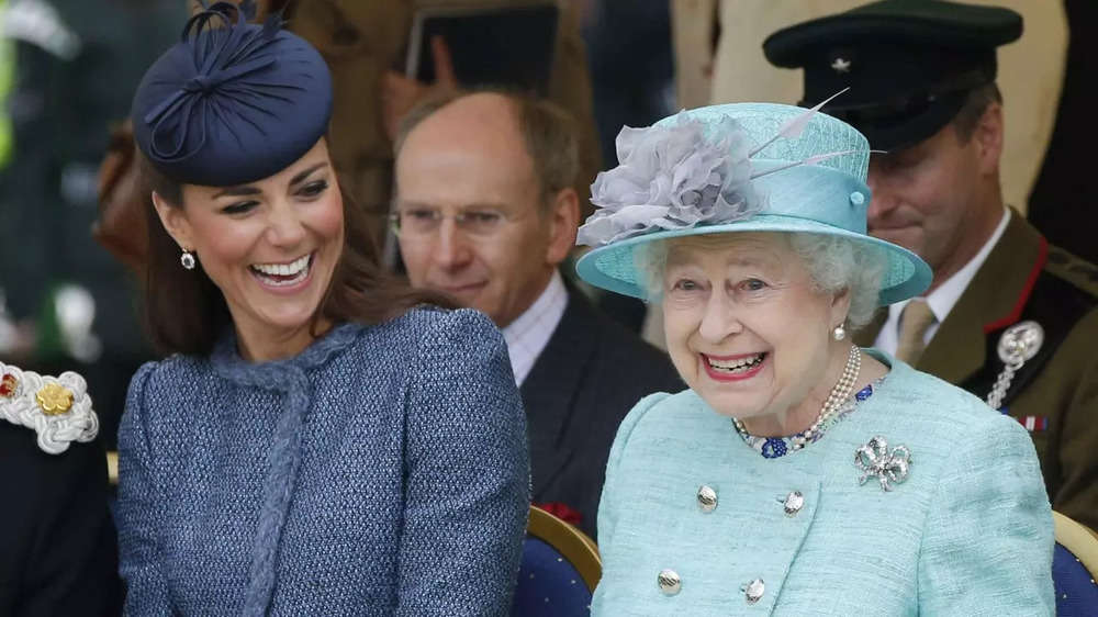 Gaya Busana Ratu Elizabeth II Selama Beberapa Dekade