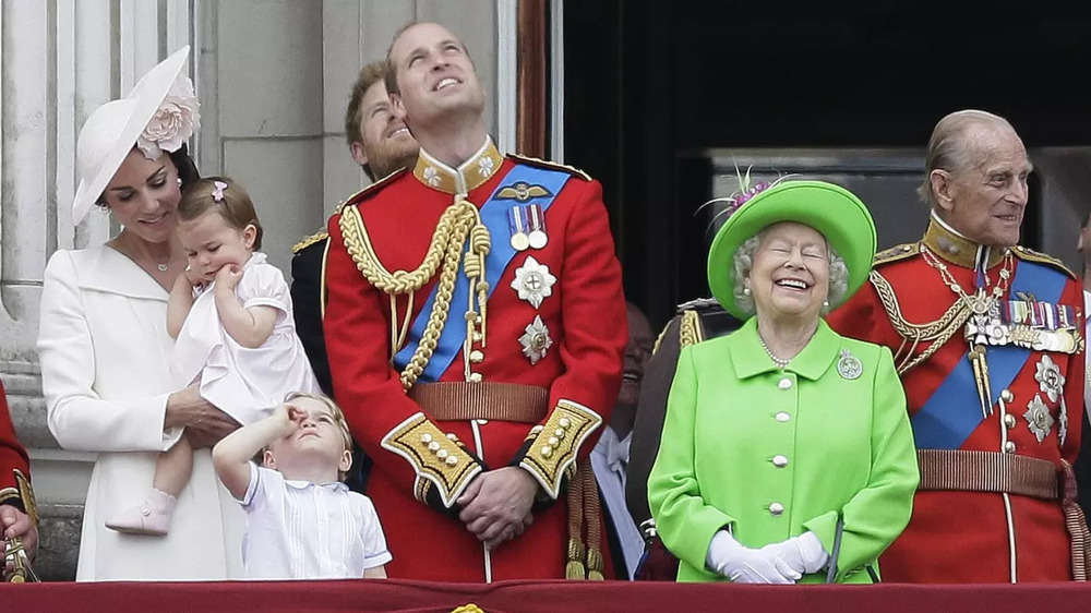 Gaya Busana Ratu Elizabeth II Selama Beberapa Dekade