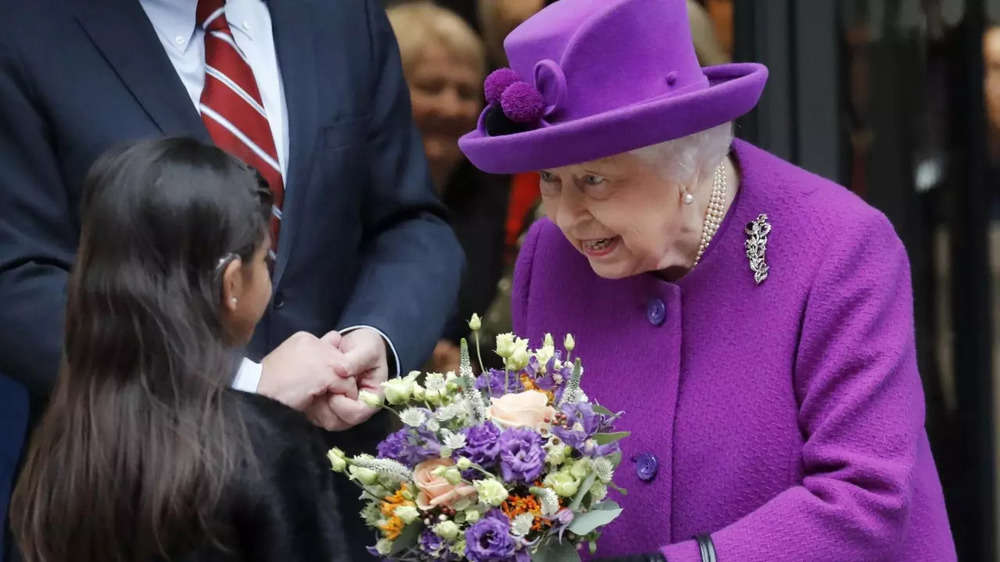 Gaya Busana Ratu Elizabeth II Selama Beberapa Dekade