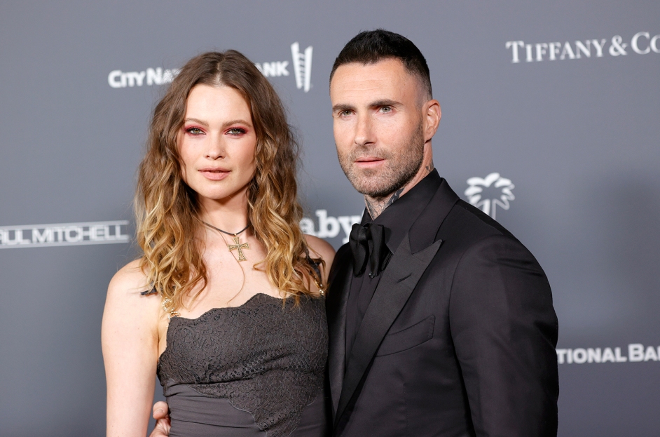 Mengenal Sosok Behati Prinsloo, Istri Adam Levin