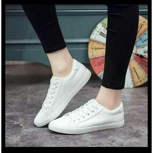 15 Fashion Item Klasik yang Tak Lekang Oleh Waktu