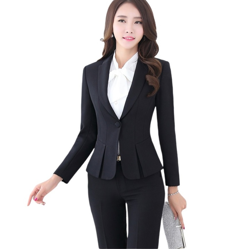 15 Fashion Item Klasik yang Tak Lekang Oleh Waktu