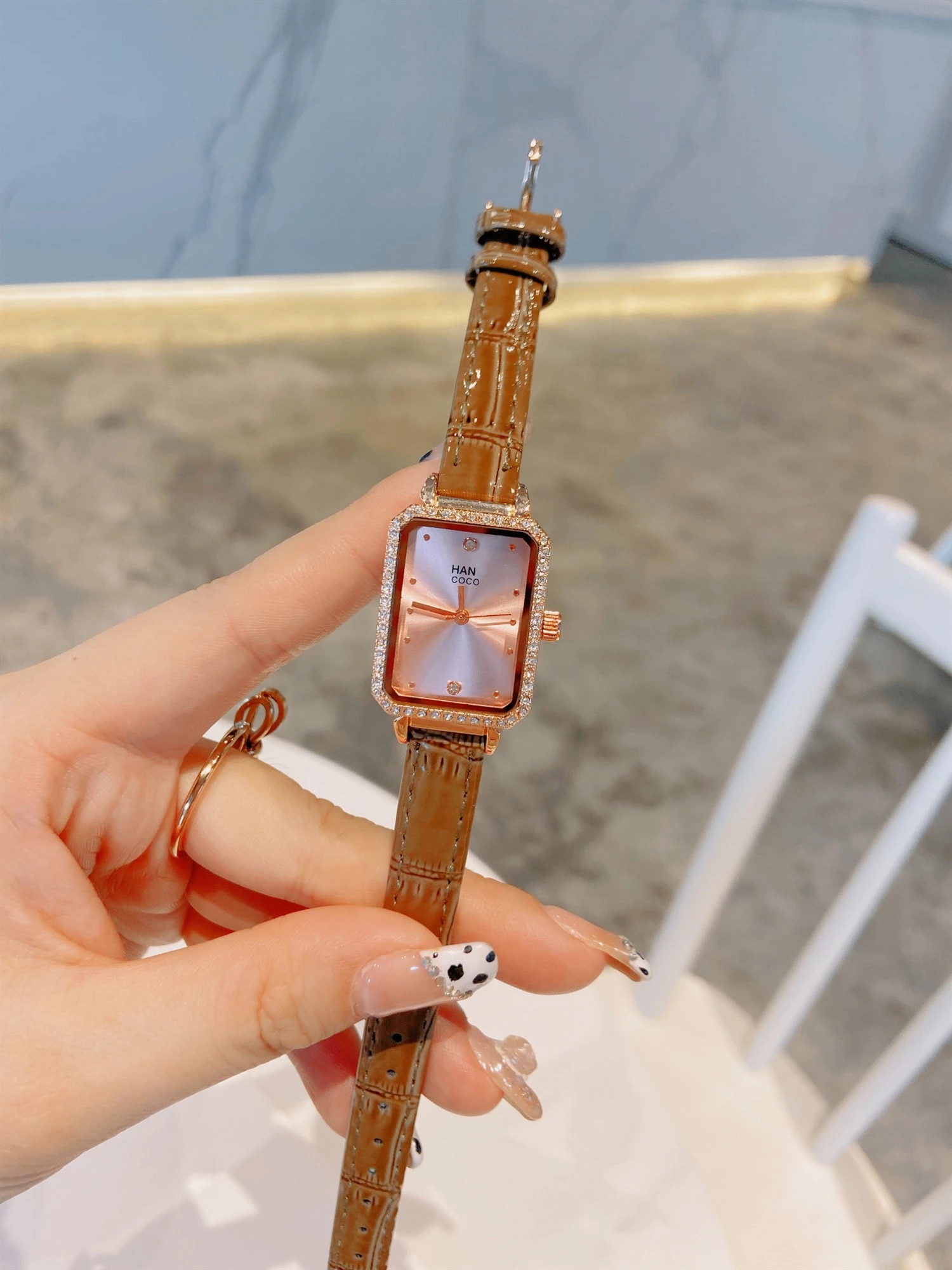 15 Fashion Item Klasik yang Tak Lekang Oleh Waktu