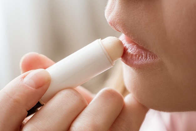 12 Inspirasi Makeup Saat Liburan Ke Pantai