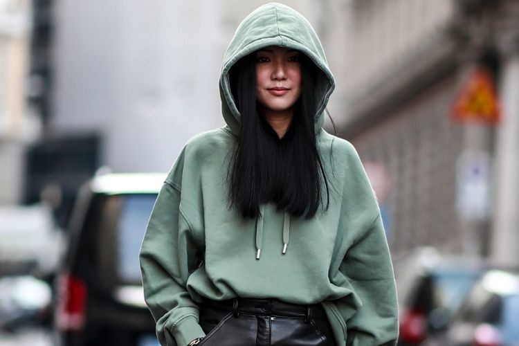 8 Ide Outfit Saat Musim Hujan