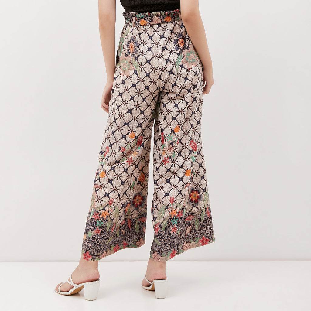 8 Inspirasi Padu Padan Baju Batik Agar Tidak Membosankan