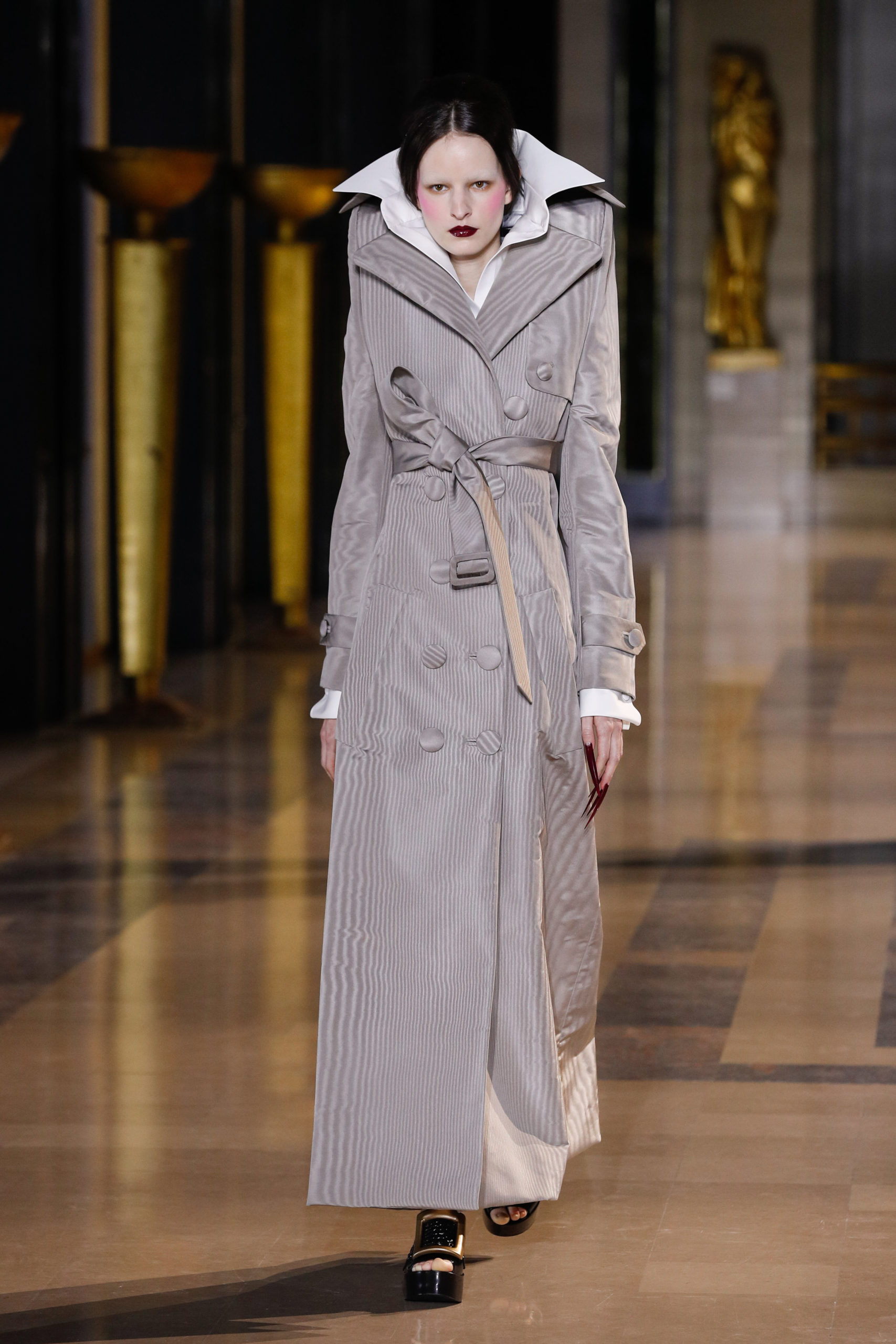 Serba-serbi Unik Di Paris Fashion Week 2022