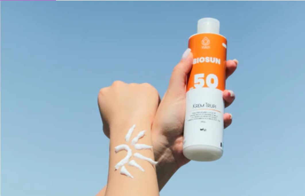 Perbedaan Sunscreen Mineral dan Kimia Serta Kegunaannya