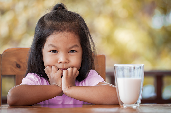 Ciri-ciri Anak Alergi Susu yang Dikonsumsi