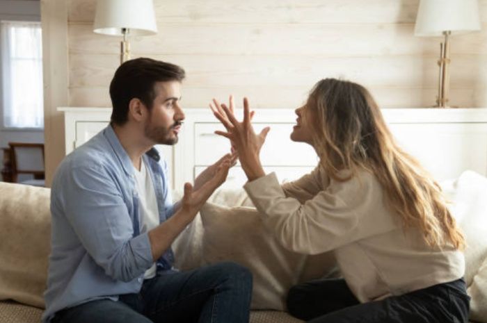 10 Tips Berkomunikasi Dengan Pasangan Saat Konflik Agar Tidak Fatal