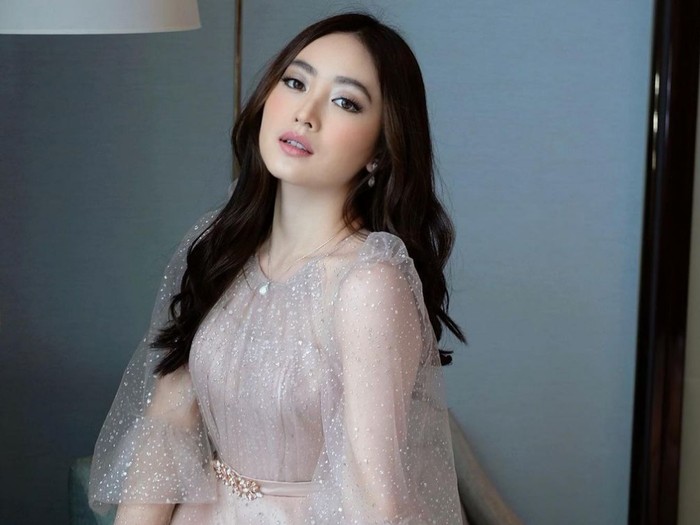 5 Inspirasi Makeup Sesuai Gaya Rambut