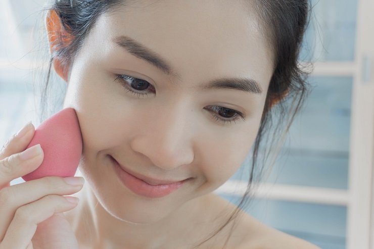 5 Tips Makeup Untuk Menyamarkan Flek Hitam