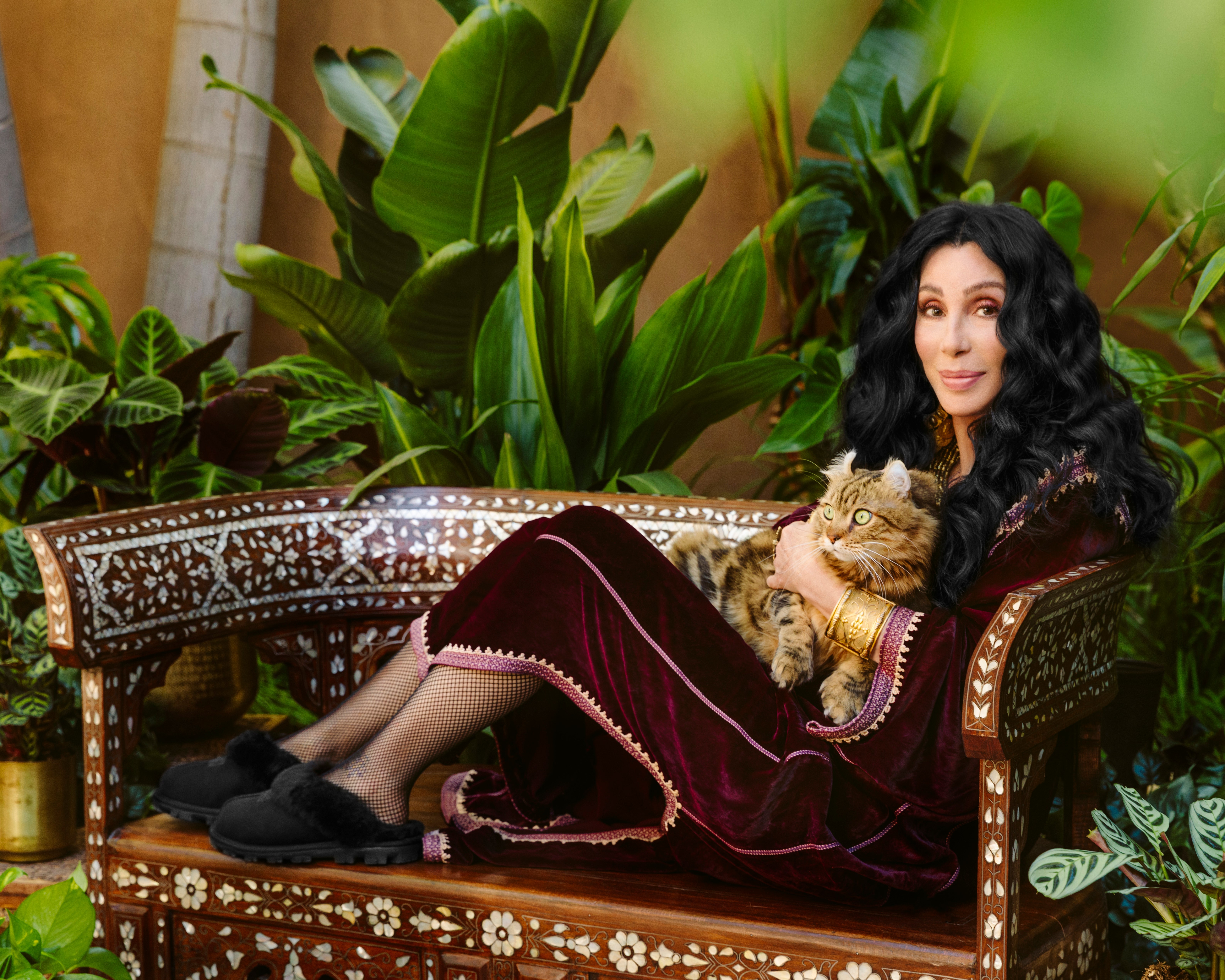 Model Senior Tetap Mempesona Meski Usia 50-an