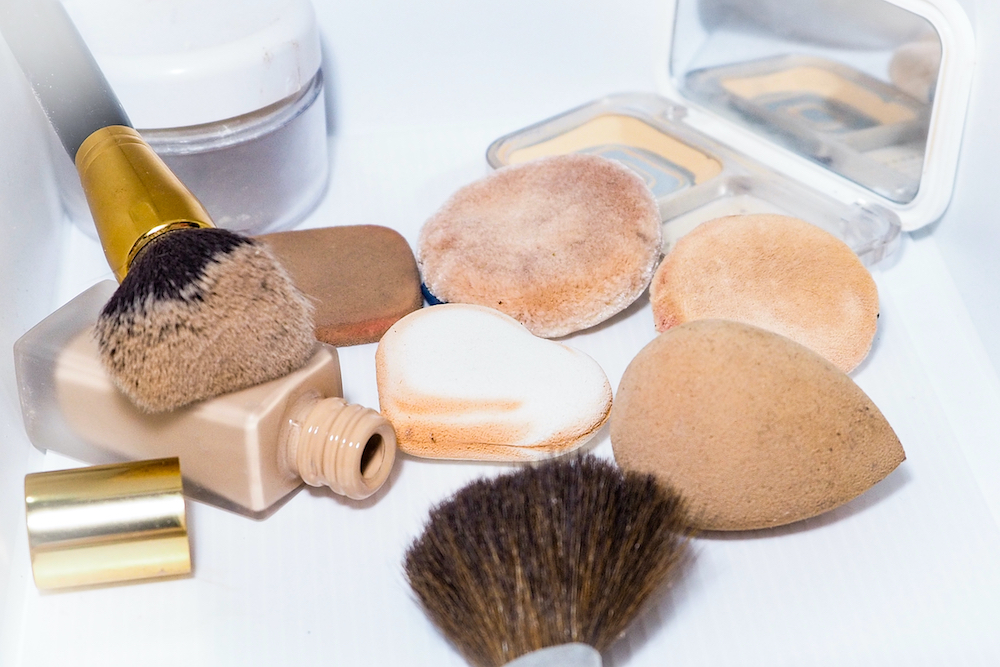 5 Tips Memakai Blush On Agar Wajah Terlihat Tirus