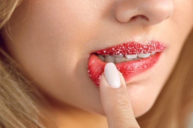 8 Cara Merawat Bibir Agar Tetap Lembab dan Merah Alami